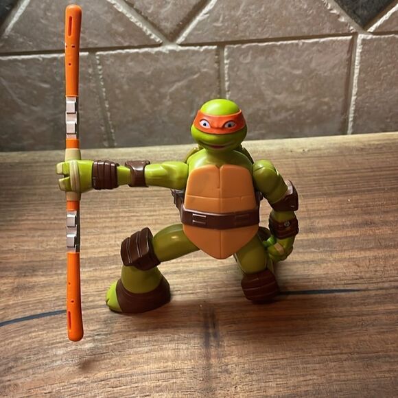 Michelangelo Teenage Mutant Ninja Turtle Figure 2014 - Picture 2 of 6